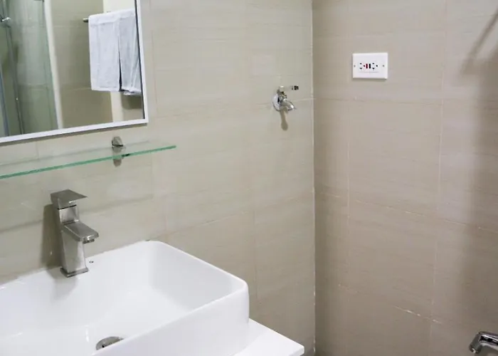 Apartahotel Contemporary Space At Shore 2, Near Moa Manila